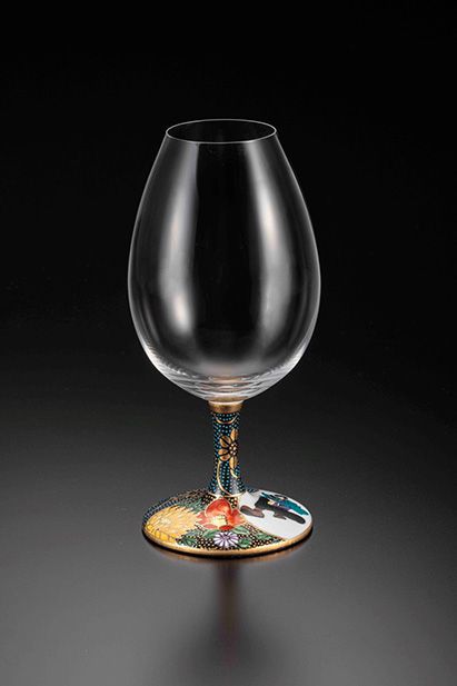 ルパン三世、峰不二子をグラスの脚に表した「九谷焼 酒グラス」